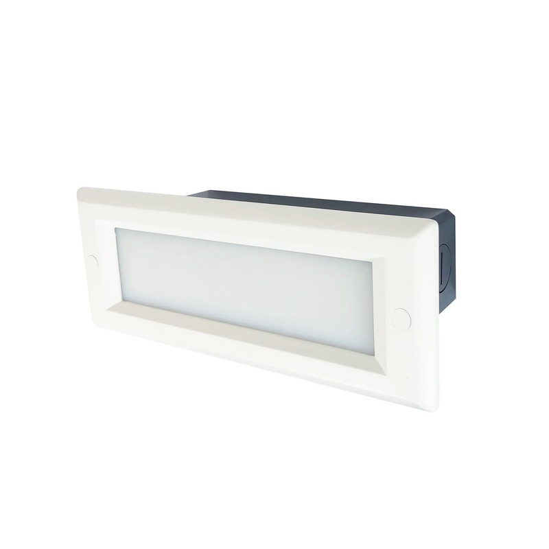 Step Lens Trim W/Led`S in White